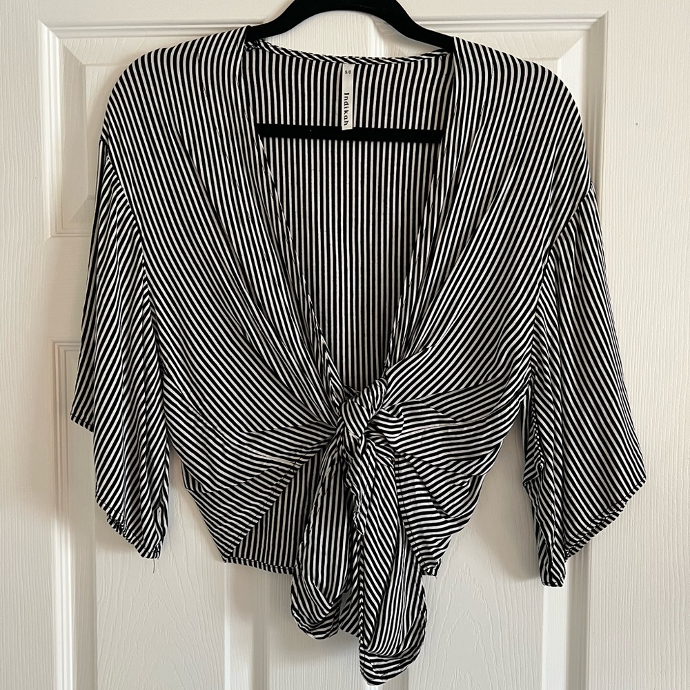 Black & White short sleeve top- one size